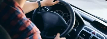 Povinné ručení představuje základní finanční ochranu řidiče pro případ, že při provozu vozidla způsobí škodu jiným osobám.